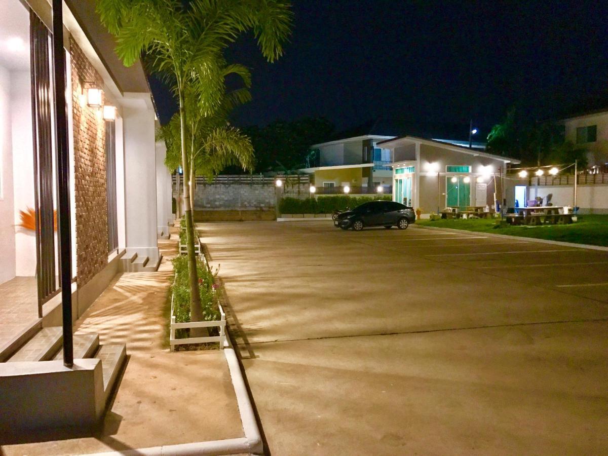 Baan Klangdao Resort Sattahip Exterior foto