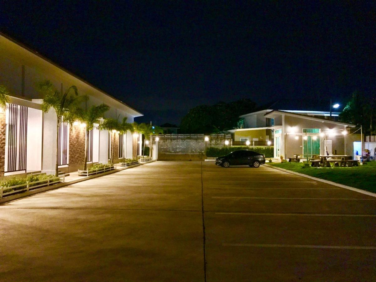 Baan Klangdao Resort Sattahip Exterior foto